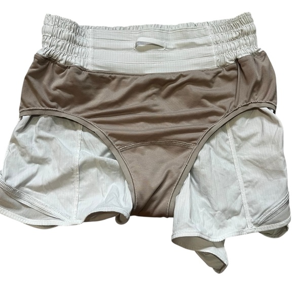 Lululemon athletica White Hottie Hot High-Rise Lined Shorts EUC 4 - Picture 7 of 8